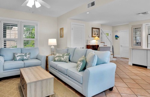 Bahama Village House | *SEA CAPTAIN'S HAVEN @ THE ANNEX* Luxury Villa & Pool + LAST KEY SERVICES.