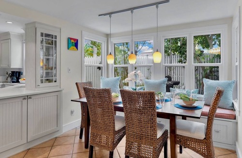 Bahama Village House | *SEA CAPTAIN'S HAVEN @ THE ANNEX* Luxury Villa & Pool + LAST KEY SERVICES.
