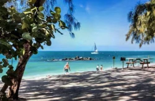 Summerland Key Cottage | SEA SHELL COTTAGE, perfect for 2. Summer fun boating, fishing 🎣 and 🦞 Lobster