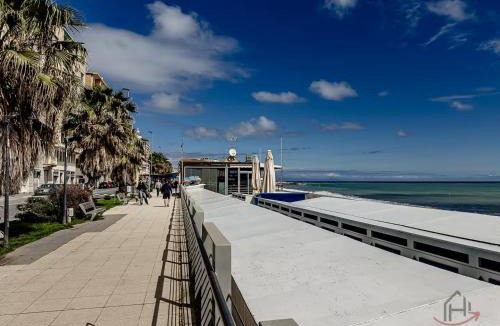 Savona Apartment | Sea Side - Beach 2 min - Free WiFi - Smart TV