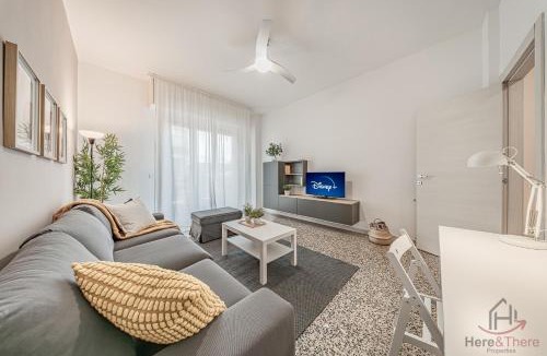 Savona Apartment | Sea Side - Beach 2 min - Free WiFi - Smart TV