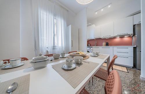 Savona Apartment | Sea Side - Beach 2 min - Free WiFi - Smart TV