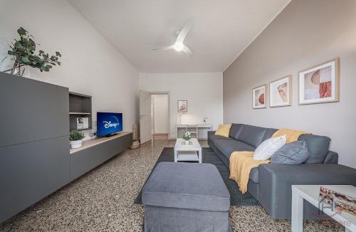 Savona Apartment | Sea Side - Beach 2 min - Free WiFi - Smart TV