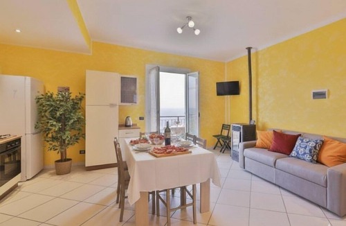 Costarainera Apartment | Sea view apartment with balcony and A/C | Ap09
