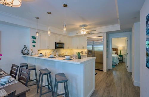 Historic Seaport House | *SEAPORT SENSATION @ OLD TOWN VILLAS* Condo & Pool + LAST KEY SERVICES.