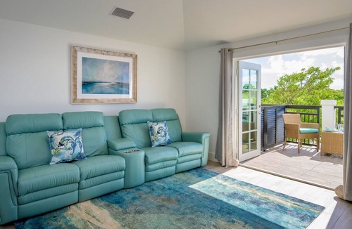 Historic Seaport House | *SEAPORT SENSATION @ OLD TOWN VILLAS* Condo & Pool + LAST KEY SERVICES.