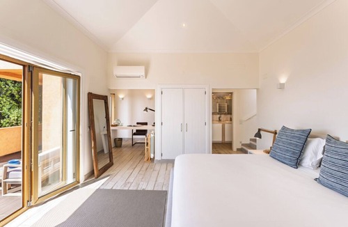 Lagos Hotel | Seaside Retreat Suite Perfect for Couples Enjoying Time in Nature – Algarve
