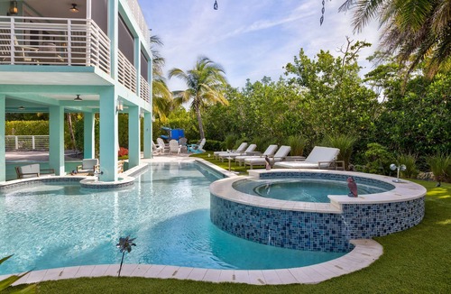 Winston Waterways House | Seaside Serenity: Your Ultimate Getaway Awaits in Key Largo