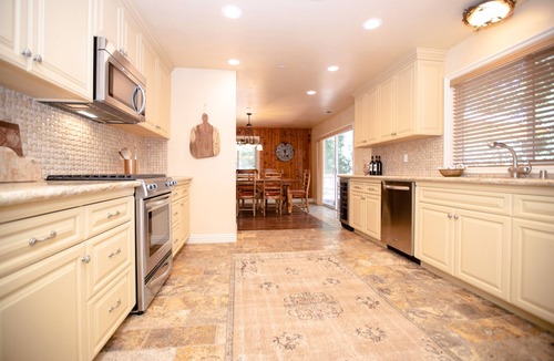 Cedarpines Park Cabin | Secluded cabin on 20 beautiful, wooded acres. Hot tub, 3 fireplaces, pool table.