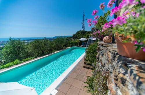 Massa Apartment | Seventh Heaven' flat with shared pool