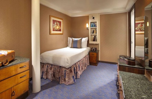 Harbor Hotel | Short Drive to Long Beach Airport and Cabrillo Aquarium! Pets are Allowed Here