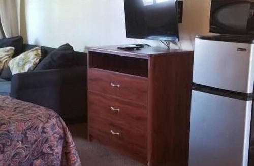 Bloomington Hotel | Sierra Crossing Motel
