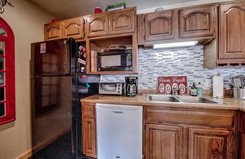 Wildernest Condo | Silverthorne Condo with Mtn views, Pool & Hot tub