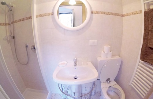 Borghetto Santo Spirito Bed & Breakfast | Single room private bathroom , breakfast incl. 80 mt from the sea Wifi and airco