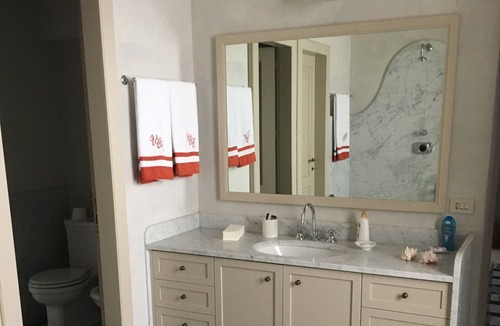 Madonna dell'Olmo Apartment | Single Room in Villa - Camera del Conte