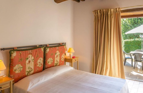 Bivio Lugnano House | Situated on a panoramic hill, this inviting stone house welcomes you in Lugnano.