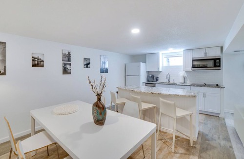 Castlewood Apartment | Sleek & Central Centennial Apartment w/Fireplace!