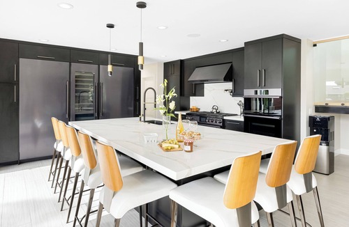 Seal Beach House | Sleek Designer Home + Courtyard + Walk to Beach + Dining | Seal Beach Escape