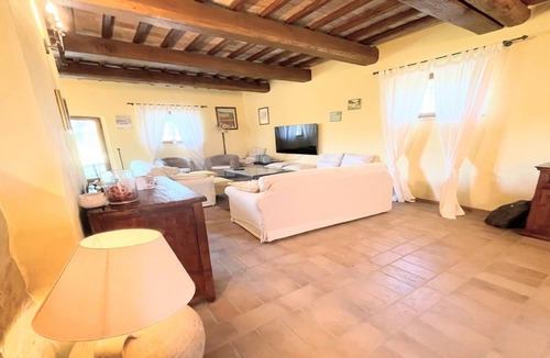 Loreto Villa | Slps 10 - Todi central 5 Kms/Restaurant 0.5 Kms-easy walks. Slps 10 in 5 bedrms
