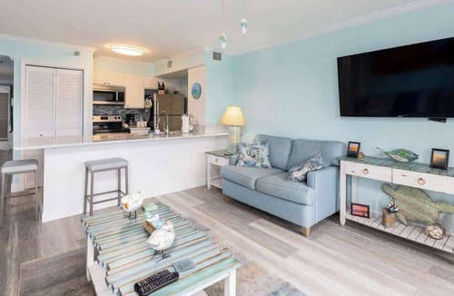 Tavernier Condo | Snorkel & Dive Legendary Coral Reefs - Then Relax Poolside with a Drink!