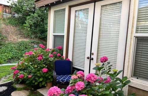 Highland House | So. Cal Living near Redlands- Beautiful 3,000 sq. ft. HOME - access to jacuzzi!