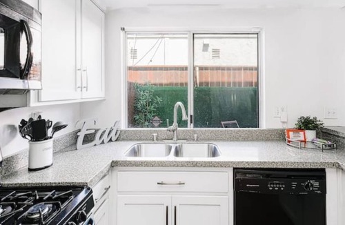 Hawthorne House | SOFI | LAX | CRYPTO | FORUM 4bd Los Angeles Home