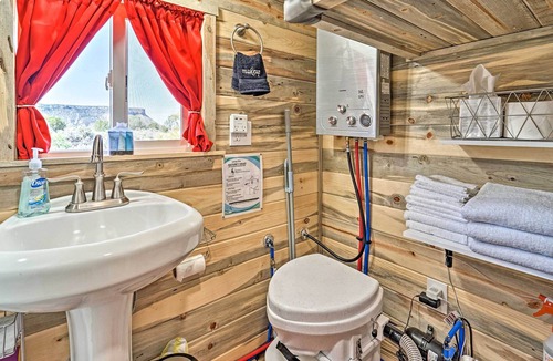 Cortez Apartment | Solar-Powered Tiny Home: Gas Grill & Fire Pit