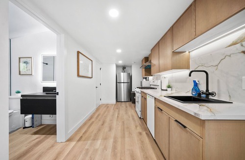 Valle Lindo House | Soothing 2-bedroom house with AC welcoming Pomona free parking laundry Bunkbed