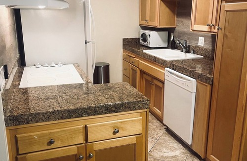 South Redondo Apartment | Soothing Beach Apartment in Redondo Beach…20 steps to Ocean!