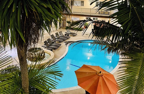 South Redondo Apartment | Soothing Beach Apartment in Redondo Beach…20 steps to Ocean!
