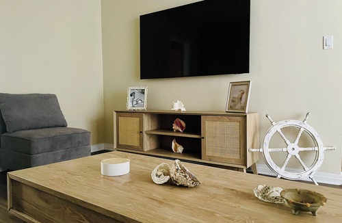 South Redondo Apartment | Soothing Beach Apartment in Redondo Beach…20 steps to Ocean!