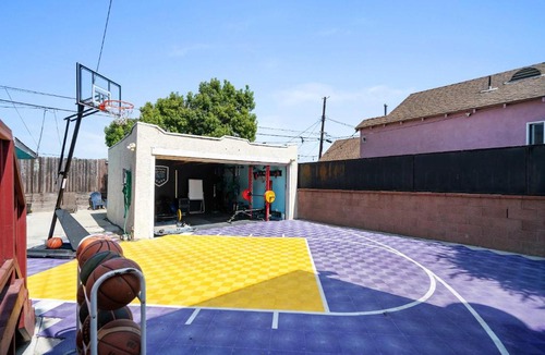 Los Angeles House | South LA 3BR with Gym and Hot Tub by Colby and Conrad