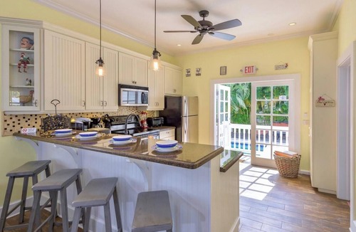 Uptown - Upper Duval House | *SOUTHERNMOST HOSPITALITY VII* 7BR/7BA & Pool + LAST KEY SERVICES.