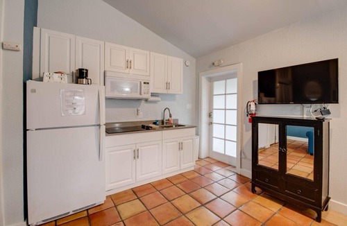 Uptown - Upper Duval House | Southernmost Sanctuary | Vibrant Oasis Near Duval!