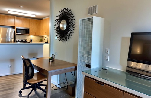 West Los Angeles House | Spacious 1-BR Apt in Charming Westside Village