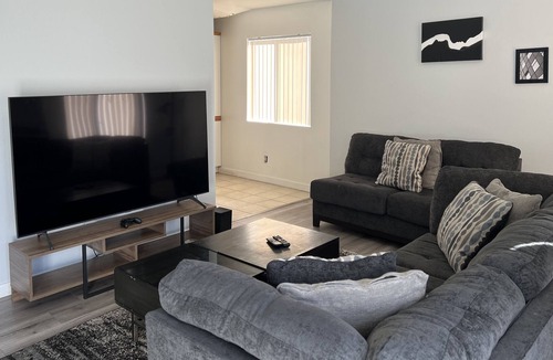Windsor Square Apartment | Spacious 2 Bed 2 Bath Apartment