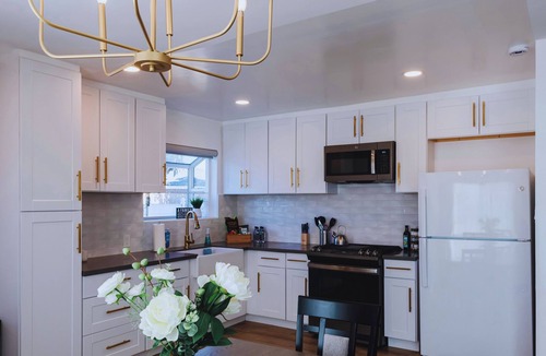 Lawndale House | Spacious 3 bedroom home in Lawndale