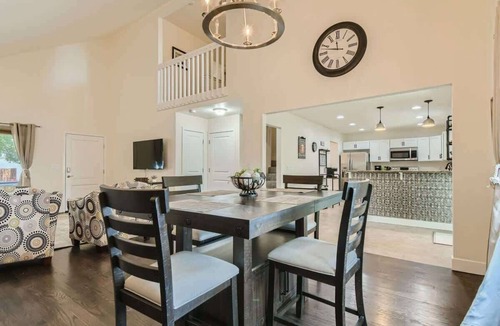 Thornton House | Spacious 3 Bedroom w/Dedicated Office