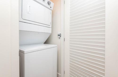 Del Aire Apartment | Spacious 3Bedroom Apt close to LAX & Sofi Stadium*