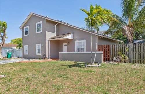 Palmetto Estates Apartment | Spacious 3BR Villa in Miami with Fenced Backyard
