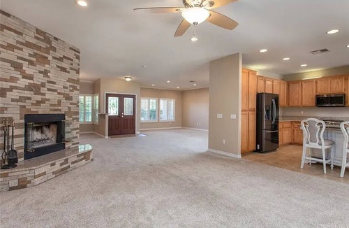 Lancaster House | Spacious 4-bedroom house with WiFi, fitness room in charming Lancaster.