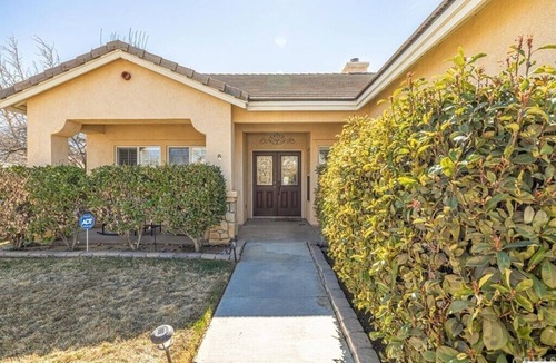 Lancaster House | Spacious 4-bedroom house with WiFi, fitness room in charming Lancaster.