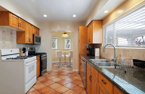 Pico - Robertson House | Spacious 4-Bedroom Home in Pico/Robertson