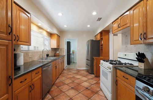Pico - Robertson House | Spacious 4-Bedroom Home in Pico/Robertson