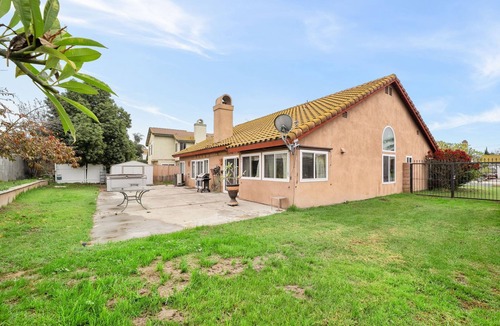 Ontario House | Spacious 4BR Family Home Near Airport and Stadium