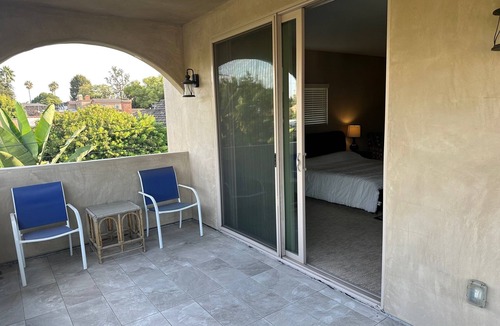 Cal Heights House | Spacious 5-bedroom house with WiFi, AC in brilliant Long Beach