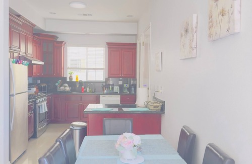 Rosemead House | Spacious 5-bedroom house in charming San Gabriel with Tasla charging