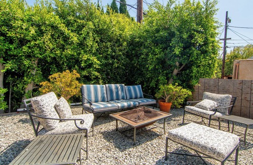 Pico - Robertson Villa | Spacious 6-Bedroom LA Villa with Backyard, Fire Pit, and Kids' Playground