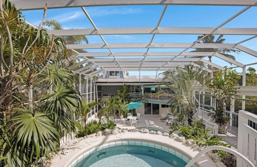 Summerland Key House | Spacious 7-bedroom estate with AC in peaceful Summerland Key
