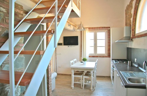 Pomarance Apartment | Spacious apartment with garden panoramic terrace - Mandorlo
